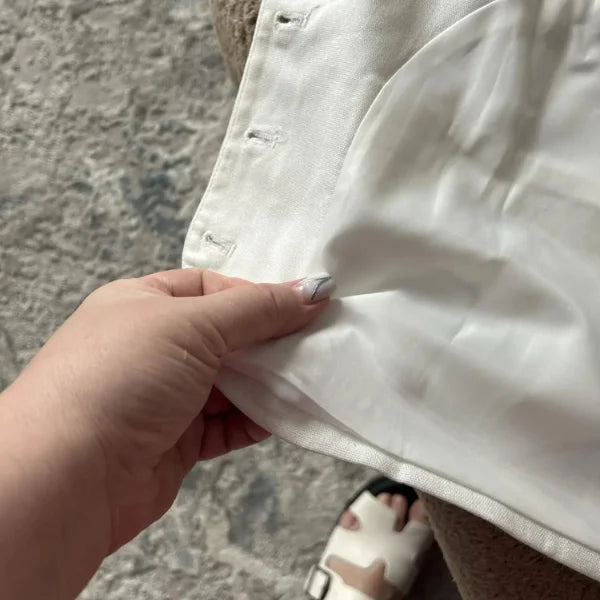 Conjunto Feminino Carolina em Alfaiataria - Colete e Shorts no Linho (Promoção Compre 1 Leve 2)