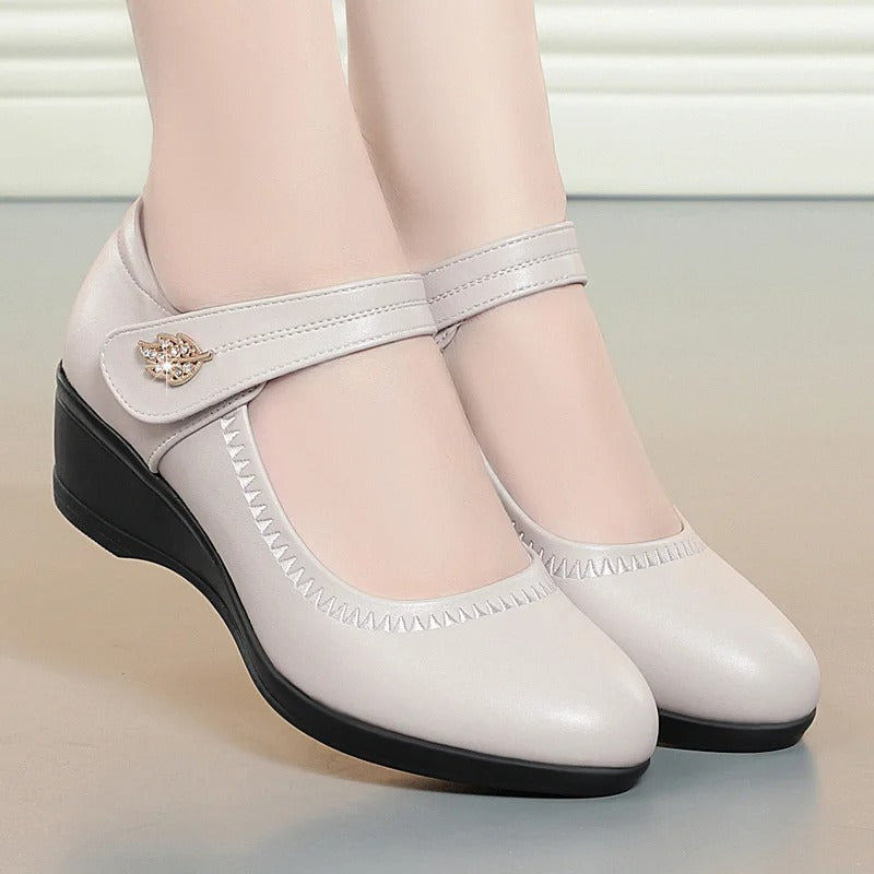 Sandália Ortopédica Feminina - Manuella- Descubra o equilíbrio perfeito entre estilo e conforto